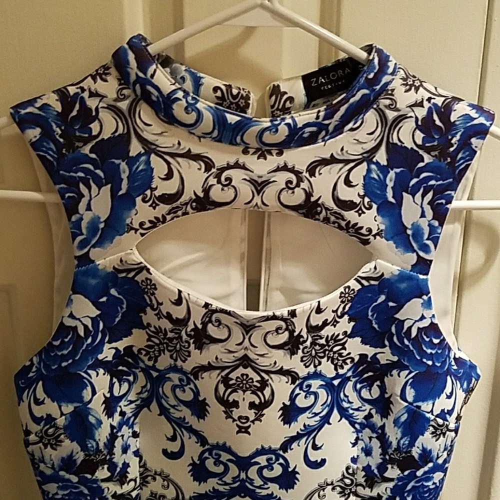 Dress - Picture 4 of 4